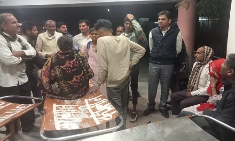 BIG NEWS: नियमों का उल्लंघन, नीमच जिला कलेक्टर ने लिया बड़ा एक्शन, चौकड़ी स्कूल के प्राचार्य सस्पेंड, SDM सहित कई अधिकारी पहुंचे झालावाड़, मामला ट्रैक्टर-ट्रॉली पलटने का, पढ़े खबर