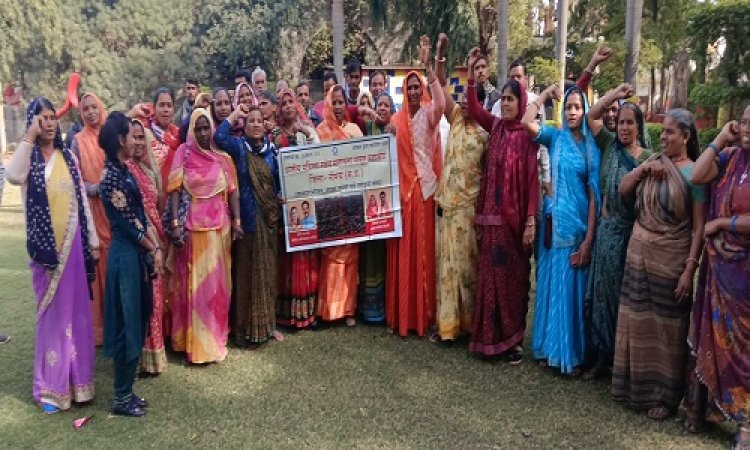 NEWS: 3 माह से वेतन को तरस रही रसोईया, अब शुरू किया विरोध प्रदर्शन, ज्ञापन भी सौंपा, इस दिन तक खाते में राशि नहीं आई राशि, तो अनिश्चितकालीन हड़ताल की होगी शुरुवात, यहां दिखेंगे ताले, पढ़े खबर