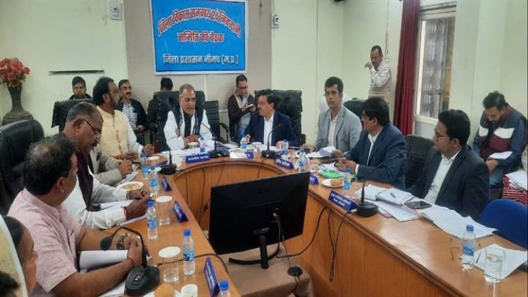 NEWS: सांसद की अध्यक्षता में दिशा कमेटी की बैठक संपन्न, सुधीर गुप्ता बोले- जिले में सभी निर्माणाधीन कार्य निर्धारित मानक एवं गुणवत्ता के साथ समय-सीमा में पूर्ण कराएं, पढ़े खबर
