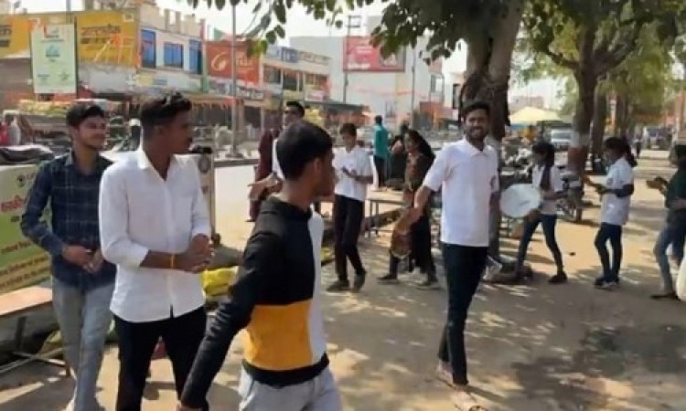 NEWS : सिंगल यूस प्लास्टिक की रोकथाम, PG कॉलेज के छात्रों ने किया नुक्कड़ नाटक का प्रदर्शन, फिर कुछ इस तरह किया जागरूक, पढ़े खबर