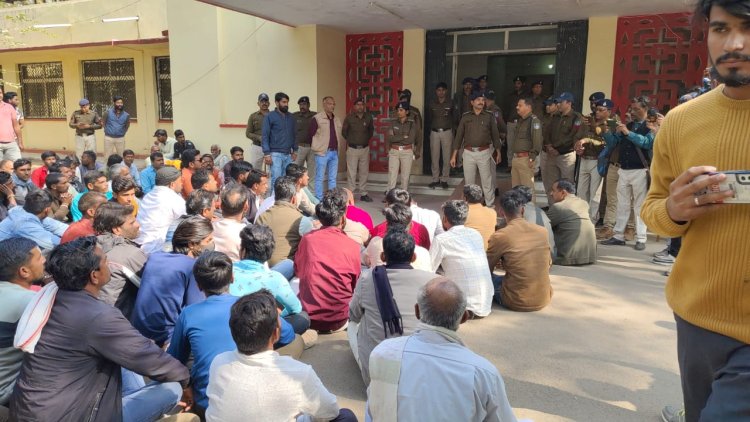 BIG BREAKING: सुंदर गुर्जर की मौत के मामले ने पकड़ा तूल, परिजन शव लेकर पहुंचे एसपी कार्यालय, फिर उठाया ये बड़ा कदम..! पढ़े खबर