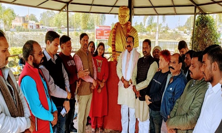 NEWS: भाजपा ने मनाई पंडित दीनदयाल की पुण्यतिथि, प्रतिमा पर किया माल्यार्पण, बताया योगदान, पढ़े खबर