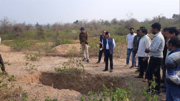 NEWS: नीमच जिला कलेक्टर दिनेश जैन ने किया वाटरशेड कार्यों का निरीक्षण, फिर इस प्राचीन किले का भी लिया जायजा, अधिकारियों को दिए ये निर्देश, पढ़े खबर