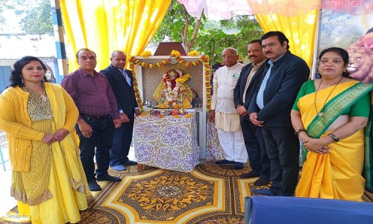 NEWS: नीमच के सीएम राइस स्कूल में मातृ-पितृ सम्मान समारोह संपन्न, डॉ. संजय जोशी ने कहां- बच्चों के संस्कार निर्माण में माता की भूमिका अहम, पढ़े खबर