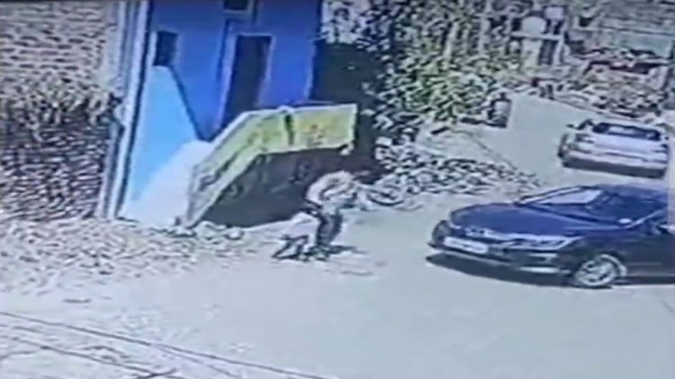 NEWS : पिता के साथ बाजार घूमने निकली बच्ची, ये वाहन बन कर आया काल, चंद मिनटों में ऐसे चली गयी जान, सुनकर आपके भी उड़ जायेंगे होश, आखिर कहा हुई यह दिल दहलादेने वाली घटना, पढ़े ये खबर