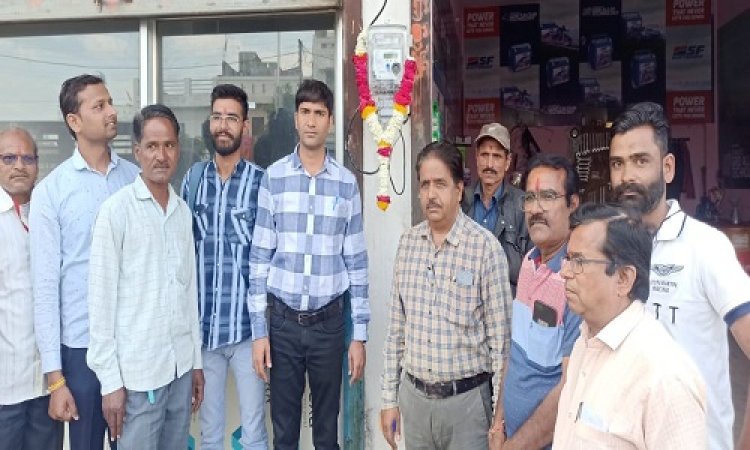 NEWS: अरे... ये क्या हुआ मनासा में, बिजली विभाग के अधिकारी पहुंचे दुकान पर, फिर इस मीटर को पहनाई माला, और कर दी पूजा-अर्चना, लोग भी रह गए दंग, पढ़े मनीष जोलान्या की खबर