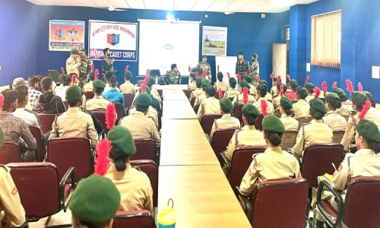 NEWS : PG कॉलेज में विशेष व्याख्यान संपन्न, NCC कैडेट्स हुए शामिल, मेजर सुनील सिंह ने कहां- सेना में भर्ती होने के लिए किसी के बहकावे में नहीं आये युवा, पढ़े खबर