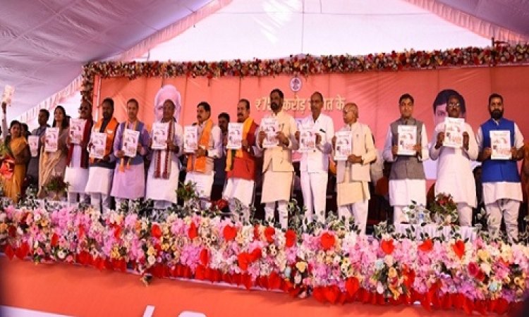 NEWS: मिशन बेंचमार्क, मुख्यमंत्री डॉ. मोहन यादव ने किया पोस्टर का विमोचन, अब छात्र-छात्राओं को मिलेगी ये सुविधा, पढ़े खबर