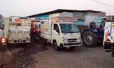 NEWS: गेट के बाहर वाहनों की लंबी कतार, मनासा कृषि उपज मंडी में उपज की बम्पर आवक, फिर मंडी प्रशासन ने कुछ यूं कराई नीलामी, पढ़े खबर