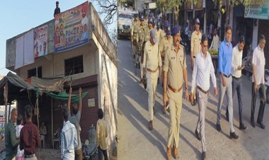 BIG NEWS: आचार संहिता लागू, मनासा पुलिस निकली सड़कों पर, और आमजन को ये संदेश, तो नगर परिषद भी अलर्ट, बैनर-झंडों का किया सफाया, कार्यवाई का दौर शुरू, पढ़े खबर