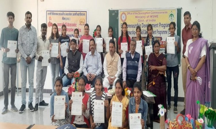 NEWS: नीमच के PG कॉलेज में स्वरोजगार प्रशिक्षण का समापन, विद्यार्थियों को वितरित किए प्रमाण पत्र, पढ़े खबर