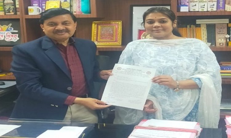 NEWS: जिला चिकित्सालय में रंगाई-पुताई, बेटी बचाओं-बेटी पढ़ाओ जैसे स्लोगन व लाइटिंग को लेकर आराध्या ने ज्ञापन, पढ़े खबर
