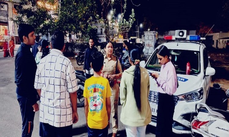 BIG NEWS: नीमच में यातायात पुलिस अलर्ट, तेज आवाज वाली बुलेट, और ब्लैक कांच वाली कारों को रोका, फिर की ये बड़ी कार्यवाही, बस और ऑटो चालकों को भी समझाइश, आप भी हो जाएं सावधान...! पढ़े खबर
