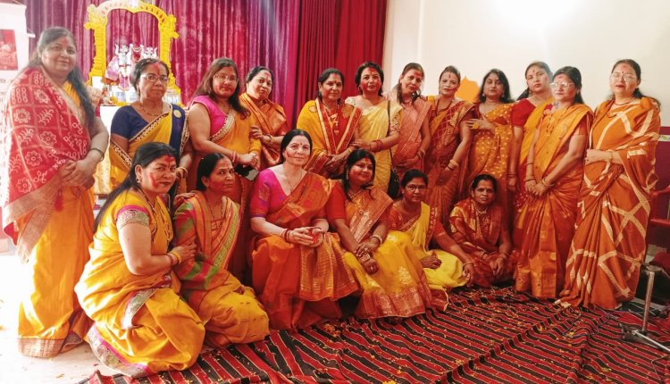 NEWS: कायस्थ समाज महिला मंडल ने धूमधाम से मनाया फाग महोत्सव, खूब उड़ाएं रंग-गुलाल, एक दूसरे को दी बधाइयां, पढ़े खबर