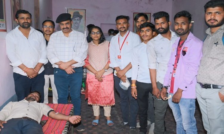 NEWS: मंदसौर से संस्था की शुरुआत, अब नीमच के इस गांव में रक्तदान शिविर संपन्न, युवाओं ने बढ़-चढ़कर लिया हिस्सा, तो बुजुर्ग भी नहीं रहें पीछे, पढ़े खबर