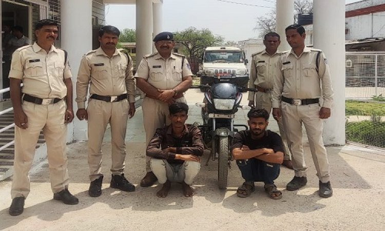 BIG NEWS: बाइक पर मादक पदार्थ की तस्करी, सुचना पर रतनगढ़ पुलिस ने पकड़ा, बड़ी मात्रा में अफीम जप्त, दो आरोपी गिरफ्तार, आखिर कौन है इमरान और मनोज, पढ़े खबर