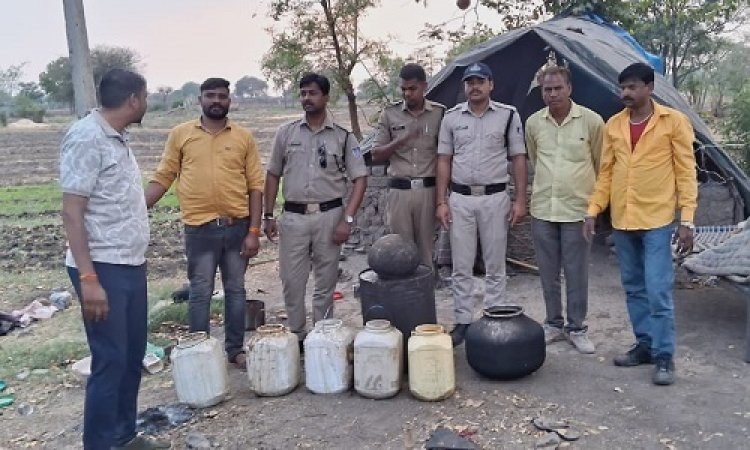 BIG NEWS : ग्राम बामनिया के जंगलों में आबकारी विभाग की दबिश, भट्टी और महुआ लाहन किया नष्ट, तो आमलीखेड़ा के घनश्याम के खिलाफ भी प्रकरण दर्ज, पढ़े खबर