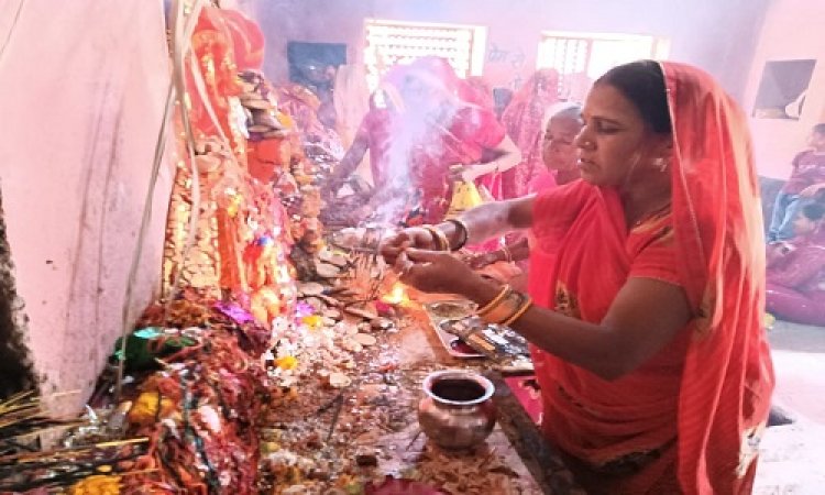 NEWS: शीतला सप्तमी, महिलाओं-युवतियों ने की मां की पूजा-अर्चना, ठंडे भोजन का लगाया भोग, की परिवार की सुख-समृद्धि की कामना, पढ़े आजाद मंसूरी की खबर
