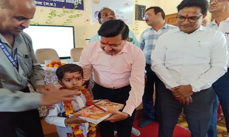 NEWS: CM राइज नीमच कैंट में धुमधाम से मनाया प्रवेशोत्सव, जिला कलेक्टर सहित ये अधिकारी पहुंचे, कुमकुम-तिलक लगाकर किया बच्चों का स्वागत, पढ़े खबर