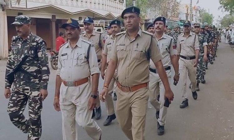 NEWS: चीताखेड़ा में पुलिस ने निकाला फ्लैग मार्च, शांति व्यवस्था का दिया संदेश, खाकी की आमजन से ये अपील भी, पढ़े खबर