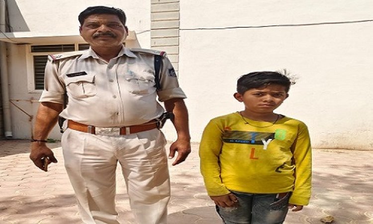 BIG NEWS: कैंट पुलिस की प्रभात गश्त, बस स्टैंड पर मिला बालक, फिर खाकी की सर्चिंग, और चंद घंटों में मिली सफलता, प्रेम को किया परिजनों के सुपुर्द, क्या है पूरा मामला...! पढ़े खबर