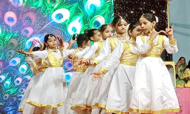 NEWS: आदित्य सरकार इंग्लिश स्कूल का वार्षिकोत्सव संपन्न, सांस्कृतिक कार्यक्रमों का आयोजन, विद्यार्थियों ने दी रंगारंग प्रस्तुतियां, विजेताओं को किया पुरस्कृत, पढ़े खबर