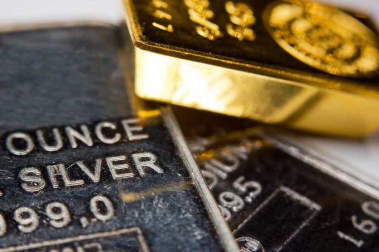 GOLD-SILVER PRICE TODAY : सोने-चांदी के भाव में आई गिरावट, इतने रूपए हुआ कम, आपका भी खरीदने का है विचार, तो जान लें आज के ताजा रेट, क्लिक करें और देखें