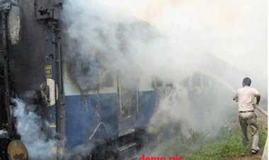 BIG NEWS : बड़ा हादसा, ट्रैन की बोगी में हुआ विस्फोट, और निकला धुआं, फिर मची भगदड़, जान बचाने के लिए खिड़की से कूदे यात्री, इस घटना में क्या है हकीकत...! मामला MP के इस जिले का, पढ़े खबर