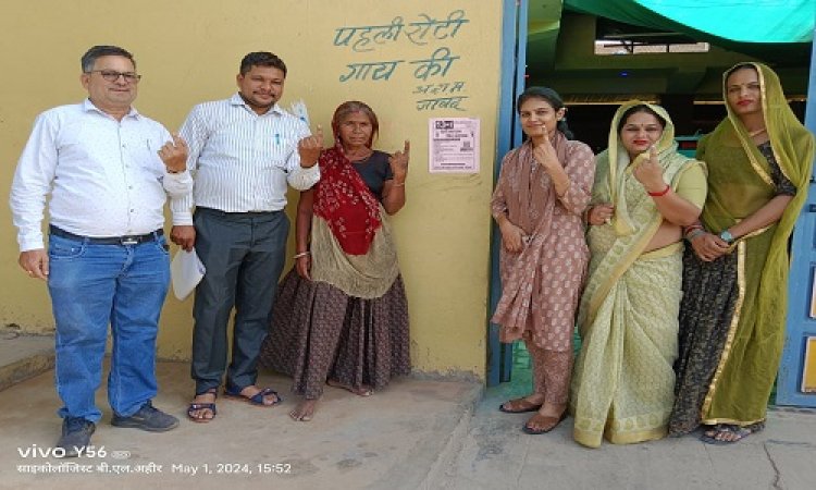 NEWS : नगर परिषद नयागांव में दिव्यांग, ट्रांजेंडर एवं वृद्धजन मतदाता जागरूकता अभियान आयोजित, मौके पर पहुंचे ये अधिकारी, और घर-घर दी दस्तक, पढ़े खबर