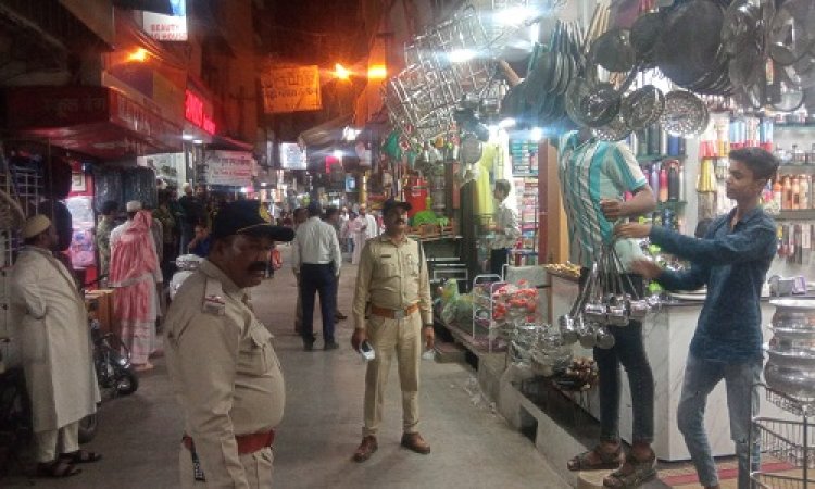 NEWS : बोहरा और दाना गली पहुंची यातायात पुलिस, व्यवस्थाओं को कराया दुरुस्त, ऑटों और ठेला चालकों को दी समझाइश, तो इन पर की ताबड़तोड़ चालानी कार्यवाही, वसूला शुल्क, पढ़े खबर