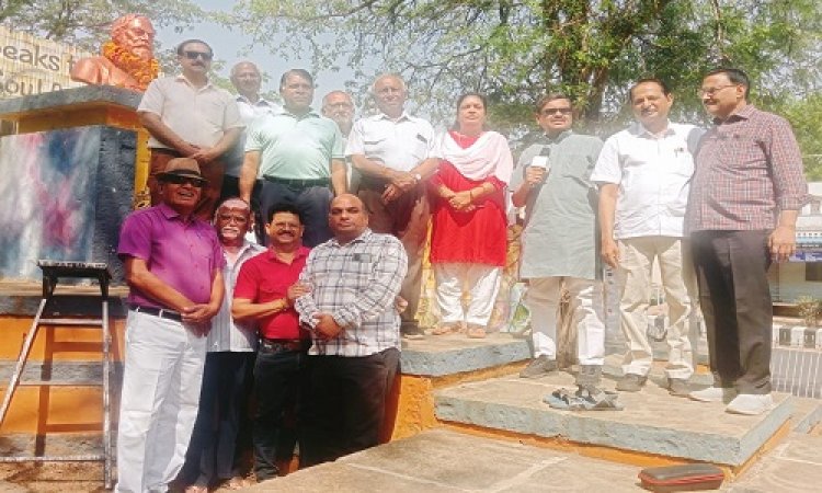 NEWS : रवींद्र नाथ टैगोर की जयंती, इंजीनियर बाबूलाल गौड़ बोले- साहित्य के क्षेत्र में गुरूदेव का महत्वपूर्ण योगदान, पढ़े खबर