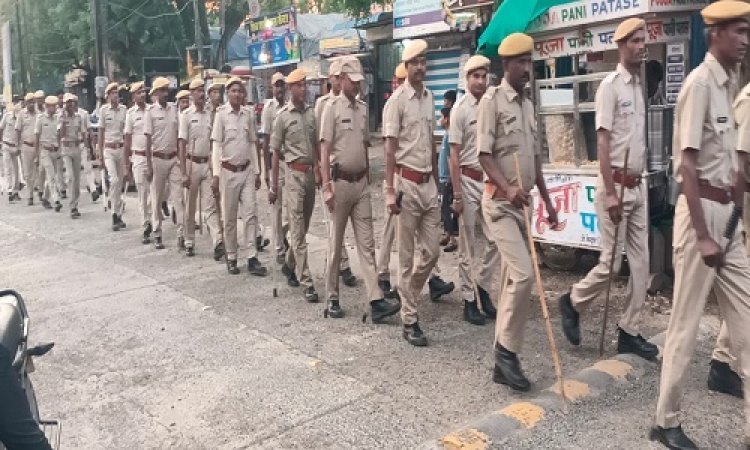 NEWS : लोकसभा चुनाव 2024, मंदसौर में खाकी अलर्ट, अलग-अलग थाना क्षेत्रों में निकाला फ्लैग मार्च, राजस्थान पुलिस भी हुई शामिल, पढ़े खबर