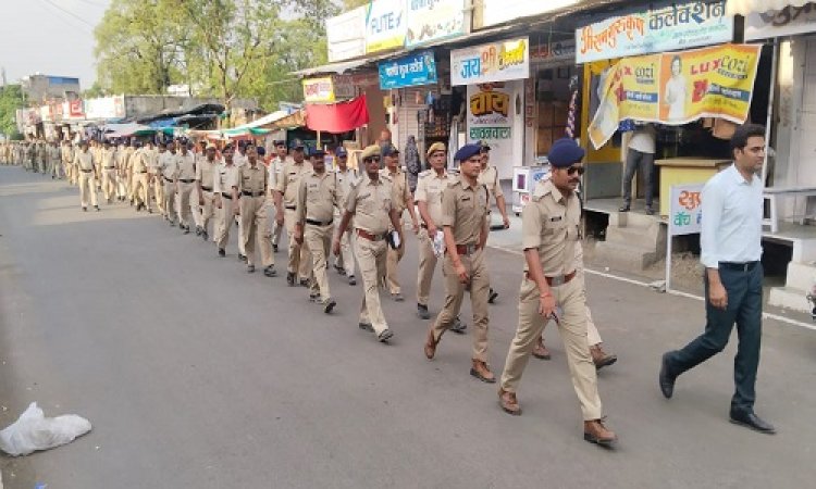 NEWS : निष्पक्ष एवं शांतिपूर्ण तरीके से मतदान कराने का उद्देश्य, प्रशासनिक एवं पुलिस अधिकारियों ने मनासा-कुकड़ेश्वर में निकाला फ्लैग मार्च, पढ़े खबर