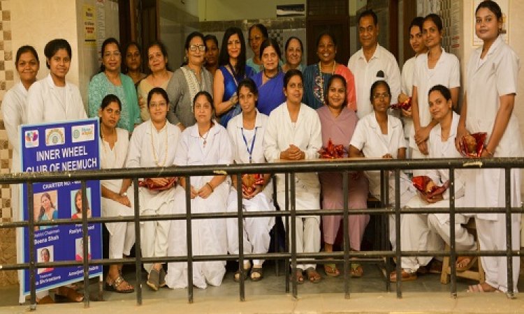 NEWS : इनरव्हील क्लब ने मनाया नर्सिंग-डे, जिला अस्पताल पहुंची सदस्याएं, इन्हें श्रीफल एवं उपहार देकर किया सम्मानित, पढ़े खबर