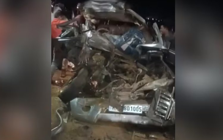 BIG NEWS : MP के इस शहर में देर रात भीषण सड़क हादसा, हाईवे पर डंपर में घुसी कार, आठ लोगों की दर्दनाक मौत, एक घायल, पुलिस की जांच शुरू, खंगाले जा रहें CCTV...! पढ़े खबर