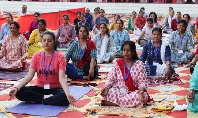 NEWS : पत्रकार स्व. गोपाल खण्डेलवाल स्मृति, आसन की नई तकनीकों व हांस्य से ओतप्रोत रहा शिविर का दूसरा दिन, पढ़े खबर