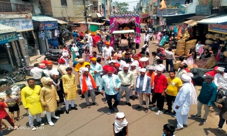 NEWS : कुचबंदिया गिहारा समाज द्वारा 2 दिवसीय माता महारानी उत्सव का आगाज, गर्मी के बावजूद नहीं रुके भक्तों के कदम, निकाली भव्य शोभायात्रा, उमड़े समाजजन, आज ये आयोजन भी, पढ़े खबर