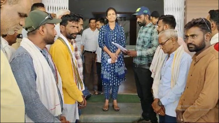 NEWS : नारेबाजी करते हुए जिला कलेक्टोरेट पहुंचे गौ सेवक, इन पर गाली-गलौच और मारपीट का आरोप, साथ में ये बड़ी मांग भी, सौंपा ज्ञापन, पढ़े खबर