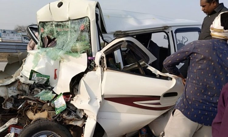 OMG ! सड़क दुर्घटना में दो सगे भाइयों की मौत, हादसा 600 किलोमीटर दूर, और मनासा के इस गांव में मची चीख-पुकार, पूरे गांव में मातम, कार काटकर निकाले शव, रौंगटे खड़े कर देगी ये घटना...! पढ़े खबर