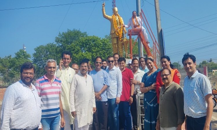 NEWS : भारत विकास परिषद ने मनाई वीर सावरकर की जन्म जयंती, पहले प्रतिमा पर किया माल्यार्पण, फिर बलिदान को किया याद, पढ़े खबर