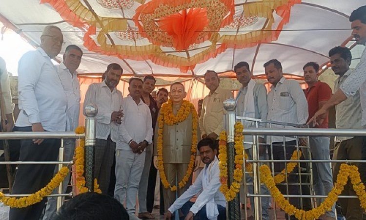 NEWS : रतनगढ़ में भाजपा कार्यकर्ताओं ने मनाई पुर्व मुख्यमंत्री स्व. वीरेंद्र कुमार सखलेचा की पुण्यतिथि, प्रतिमा पर किया माल्यार्पण, बताया योगदान, पढ़े खबर