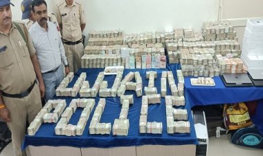 BIG NEWS : उज्जैन पुलिस की सबसे बड़ी कार्यवाही, गेमिंग सट्टे का भंडाफोड़, बिल्डर के घर से करोड़ों बरामद, नोट गिनने के लिए मंगानी पड़ी मशीन, अब तक 9 आरोपी गिरफ्तार, पढ़े खबर