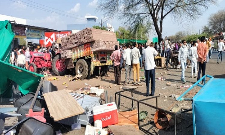 BIG BREAKING : हर्कियाखाल फंटे पर भीषण सड़क हादसा, टायर फटने के बाद दुकानों में घुसा ट्रैक्टर, ज्यूस पीती महिला नीचे दबी, हालत गंभीर, मची अफरा-तफरी, पढ़े खबर