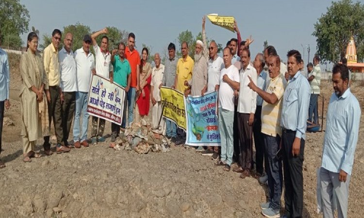 NEWS : नीमच के इस तालाब में चलाया सफाई अभियान, संस्था ने श्रमदान कर निभाई भागीदारी, नपाध्यक्ष स्वाति चौपड़ा बोली- 1.72 करोड़ लागत से होगा सौंदर्यीकरण, पढ़े खबर