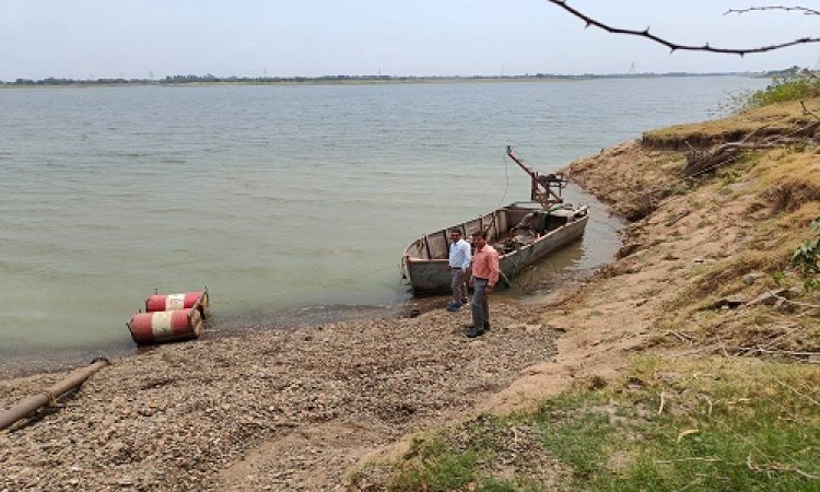 NEWS : चंबल नदी किनारे काली रेत का अवैध उत्खनन, सुचना मिलते ही मौके पर पहुंचे प्रशासनिक व पुलिस अधिकारी, फिर की ताबड़तोड़ कार्यवाही, मामला मनासा क्षेत्र का, पढ़े खबर