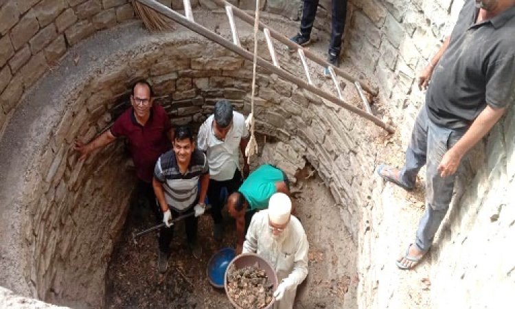 NEWS : डिप्टी कलेक्टर स्वयं उतरे कुएं में, तो सभापति ने भी किया श्रमदान, स्मृति वन में चला नपा का कुआं एवं बगीचा सफाई अभियान, पढ़े खबर
