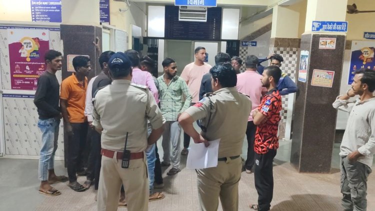 BIG BREAKING : मामूली कहासुनी के बाद विवाद, युवक पर धारदार हथियार से हमला, घायल को लाए जिला अस्पताल, घटना नीमच के इस क्षेत्र की, बघाना पुलिस भी मौके पर, पढ़े खबर