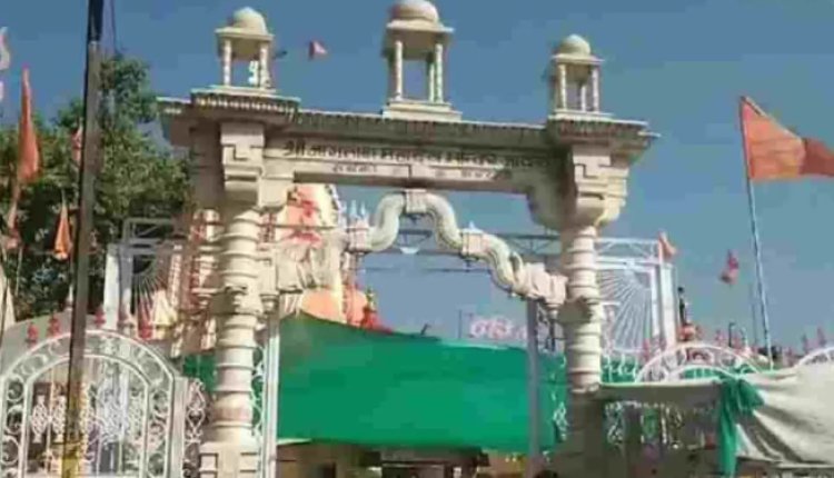 BIG BREAKING : जब यहां मिला गौवंश का कटा सिर, तो जावरा में घटना को लेकर आक्रोश, हिंदू संगठनों ने बंद कराई दुकानें, आरोपियों की गिरफ्तारी की मांग, शहर में भारी पुलिस बल तैनात...! पढ़े खबर