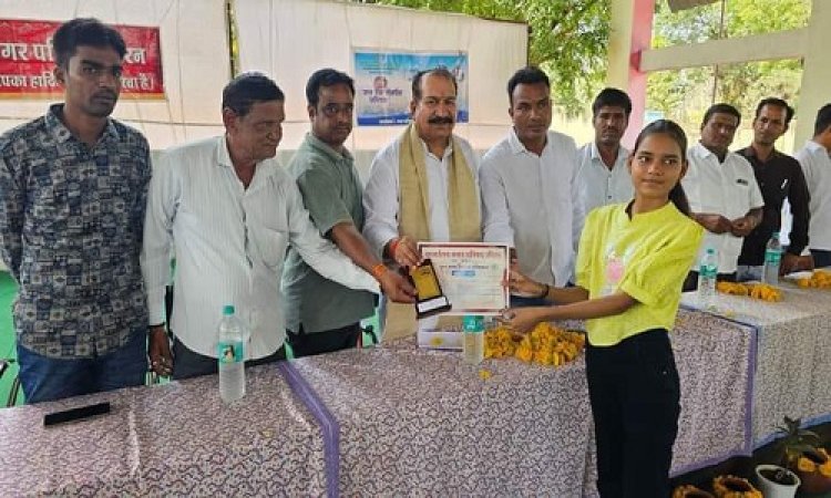 NEWS : जीरन नगर परिषद में जल गंगा संवर्धन अभियान का समापन, विधायक परिहार ने वितरित किए पुरस्कार, पढ़े खबर