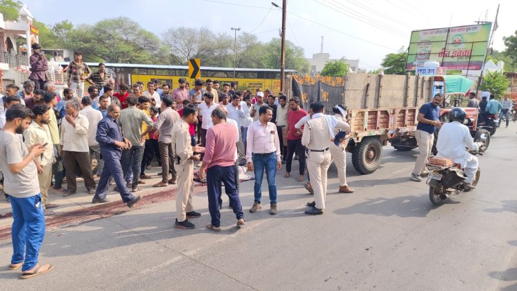 BIG BREAKING : नीमच-मनासा रोड पर काल बनकर आया ट्रक, बाइक सवार को मारी टक्कर, राधेश्याम की मौके पर मौत, तो ये घायल, पढ़े खबर